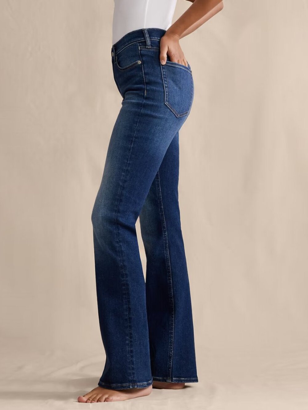 Banana Republic Mid-Rise Flare Jeans size 25 Petite - Medium Wash